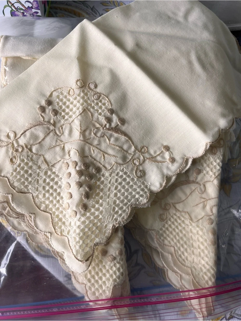 Vintage Embroidered Cream Linen Napkins - Set